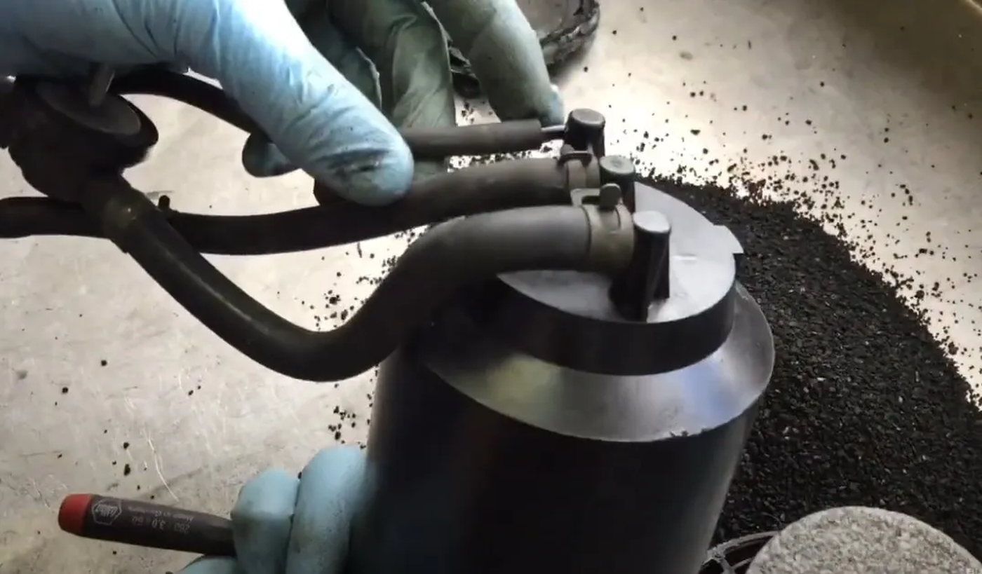 Canistra de carbon activ